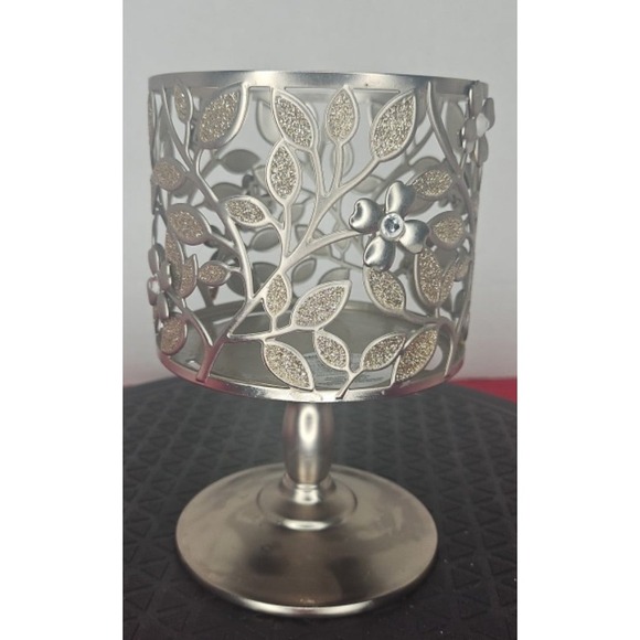 Bath‎ & Body Works Dogwood Flower & Gems Pedestal 3 Wick Candle Holder - Picture 2 of 10